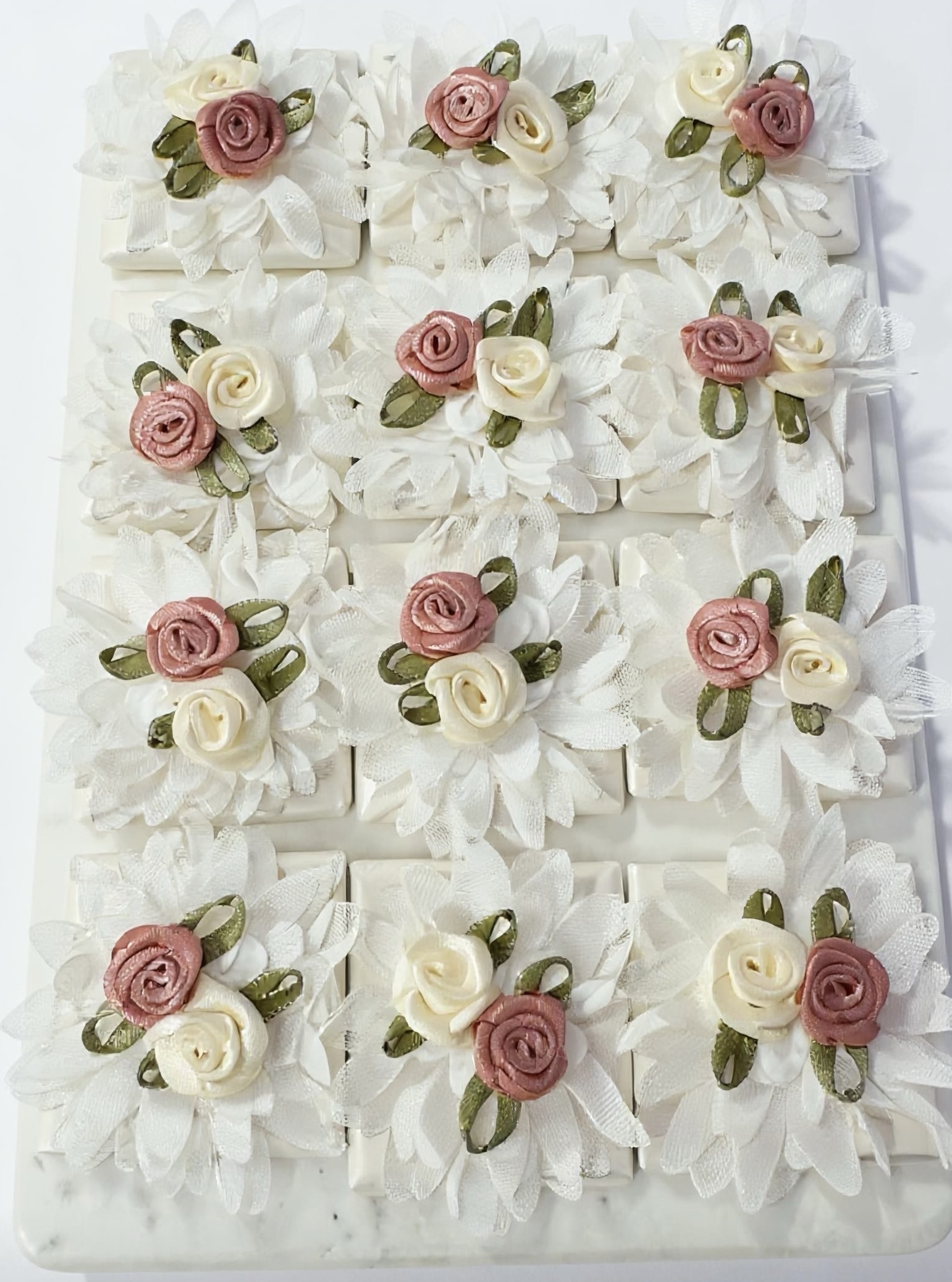 Pearl Handle Favor Set
